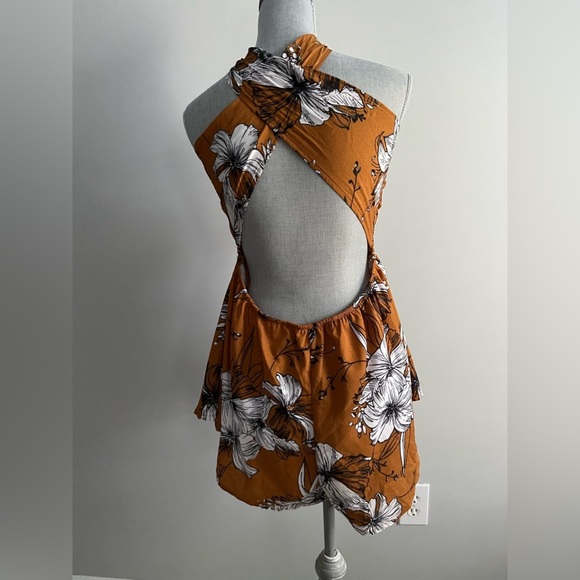 Mustard, black & White Amazon Floral Shorts Romper in Size Size Large - Picture 7 of 8